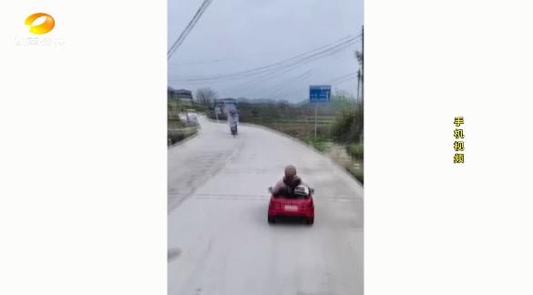 DƬ